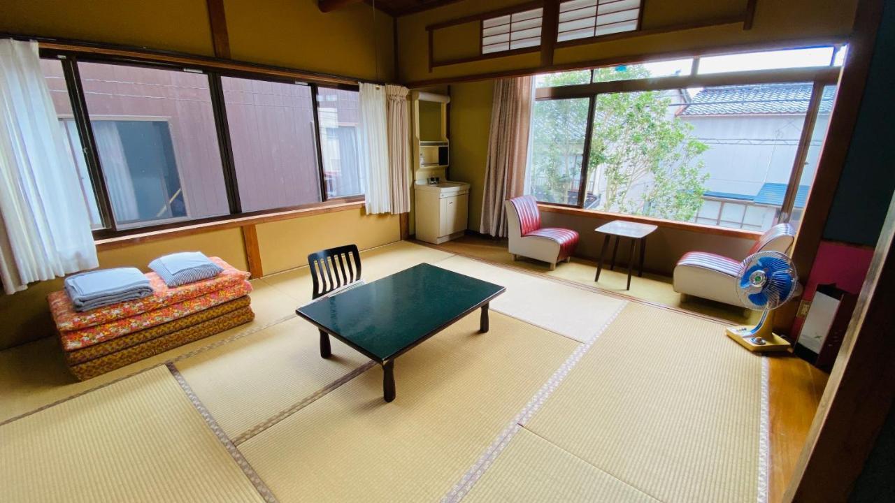 ゲストハウス　華屋 Sado Bagian luar foto